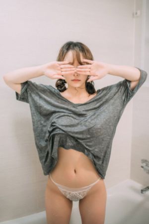 久久久亚洲裙底偷窥综合_高清完整版免费在线观看